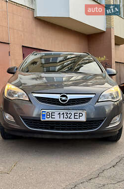 Універсал Opel Astra 2012 в Миколаєві