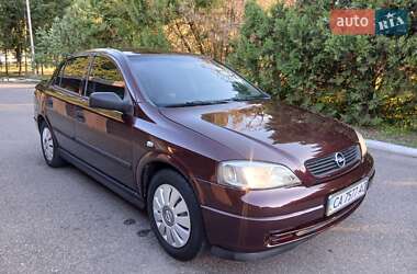 Седан Opel Astra 2006 в Смілі