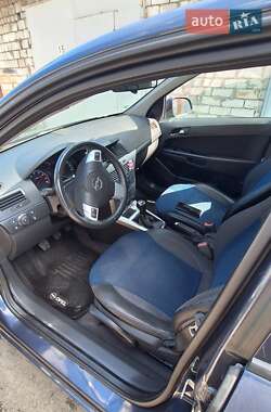 Хетчбек Opel Astra 2011 в 