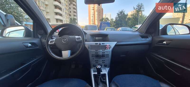 Хэтчбек Opel Astra 2011 в Киеве