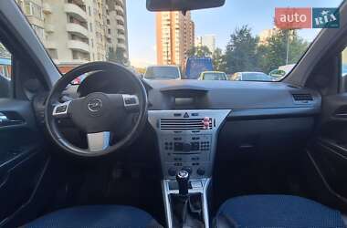 Хетчбек Opel Astra 2011 в 