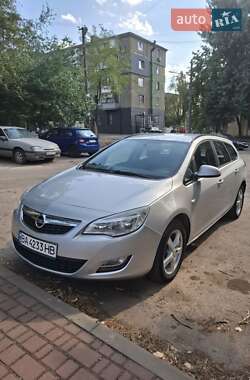 Универсал Opel Astra 2011 в Кривом Роге