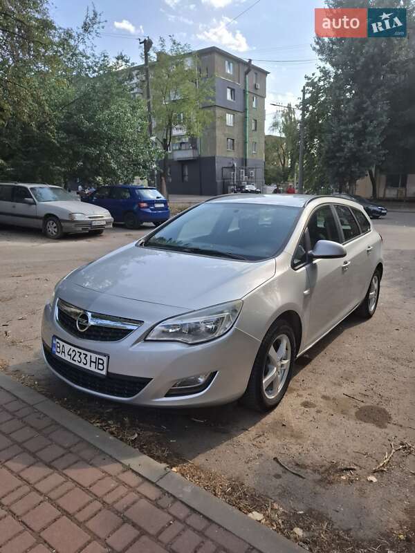 Универсал Opel Astra 2011 в 