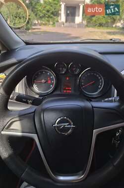 Универсал Opel Astra 2011 в 