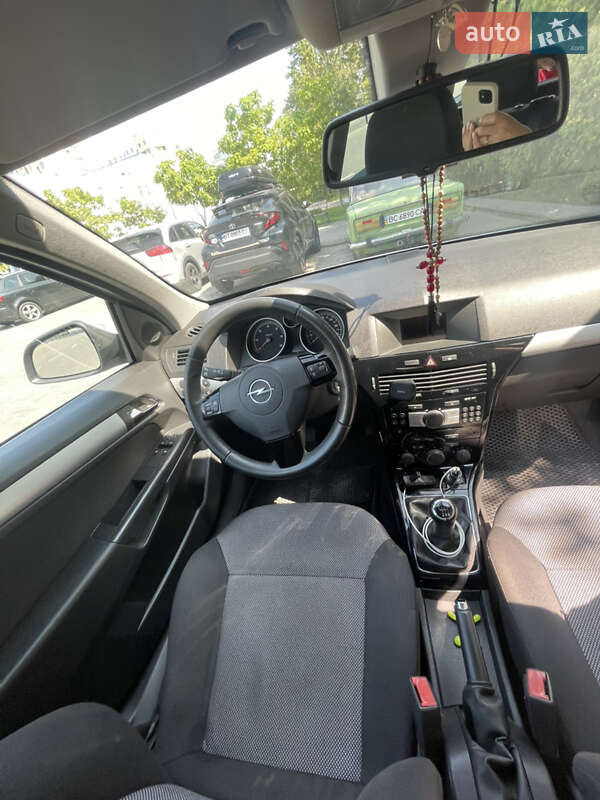 Універсал Opel Astra 2010 в Львові