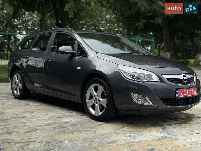 Универсал Opel Astra 2011 в Ивано-Франковске