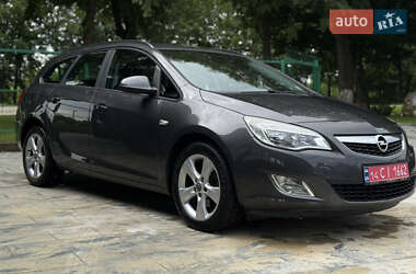 Универсал Opel Astra 2011 в 