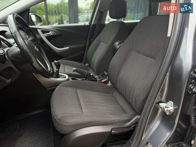 Универсал Opel Astra 2011 в Ивано-Франковске