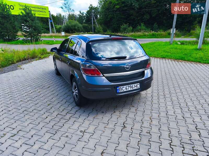 Седан Opel Astra 2011 в Трускавце