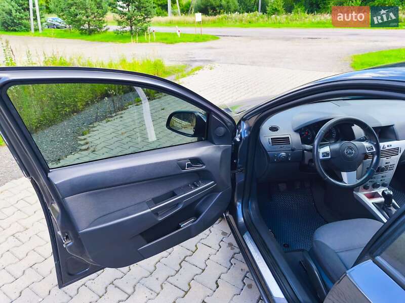 Седан Opel Astra 2011 в Трускавце