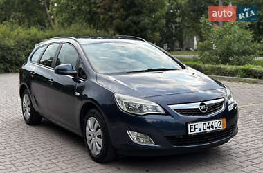 Универсал Opel Astra 2010 в 