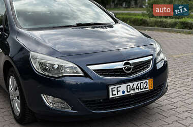 Универсал Opel Astra 2010 в 