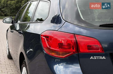 Универсал Opel Astra 2010 в 