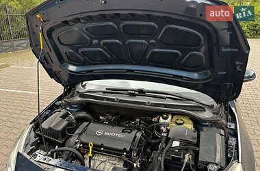 Универсал Opel Astra 2010 в 
