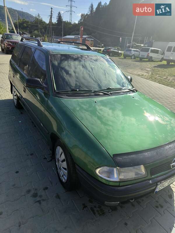 Универсал Opel Astra 1996 в Сколе