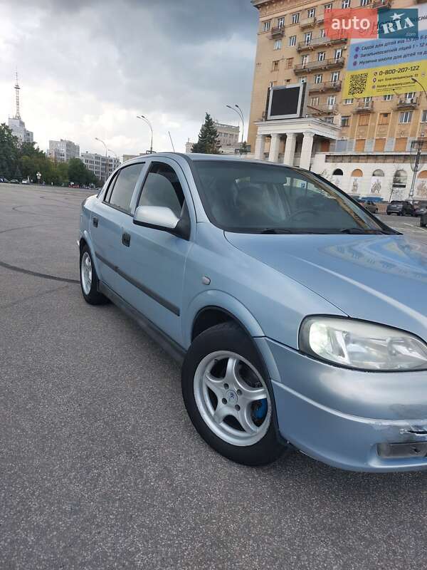 Седан Opel Astra 2004 в Харькове