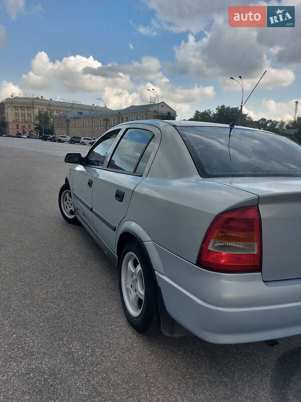 Седан Opel Astra 2004 в Харькове