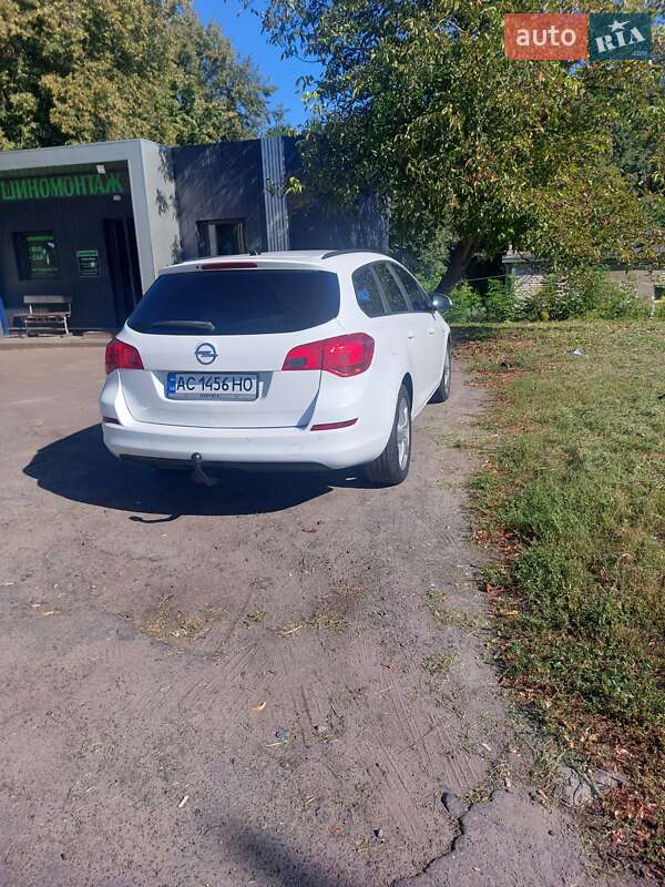 Универсал Opel Astra 2012 в Луцке