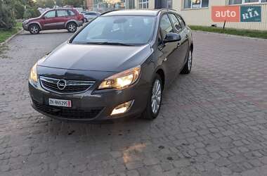Універсал Opel Astra 2011 в Рівному