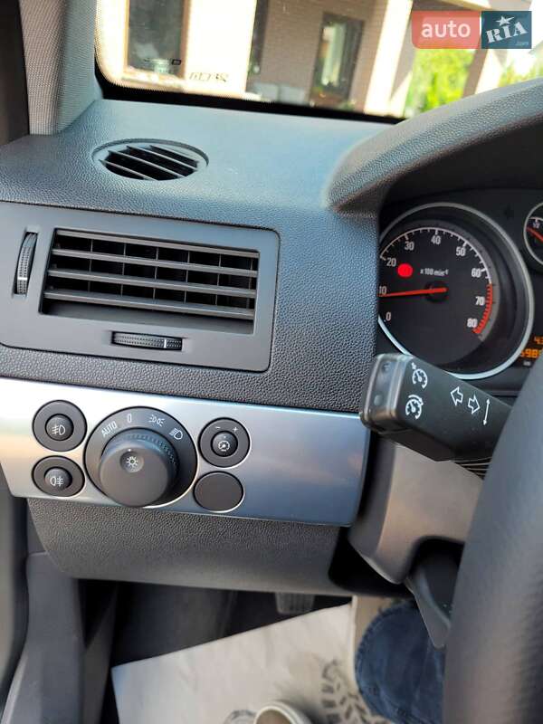 Универсал Opel Astra 2009 в Луцке