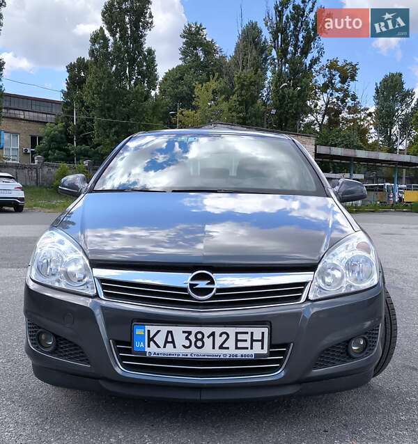 Opel Astra 2012