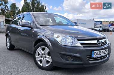 Седан Opel Astra 2012 в 
