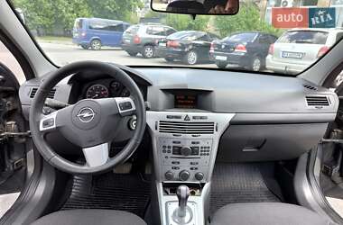 Седан Opel Astra 2012 в 