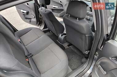 Седан Opel Astra 2012 в 