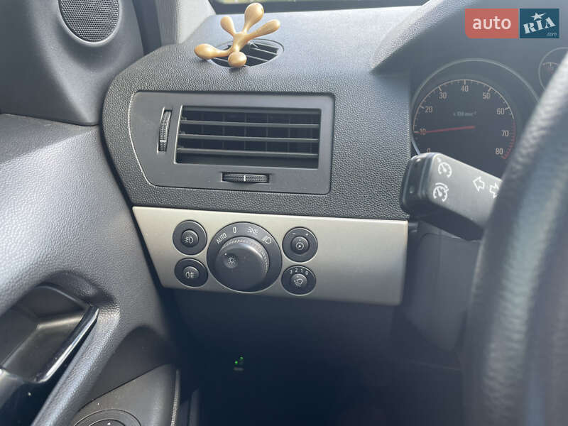 Хетчбек Opel Astra 2007 в Кагарлику