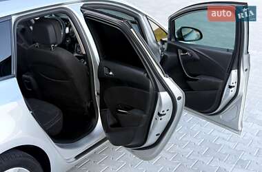 Универсал Opel Astra 2012 в 