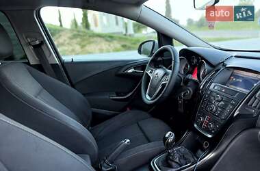 Универсал Opel Astra 2012 в 