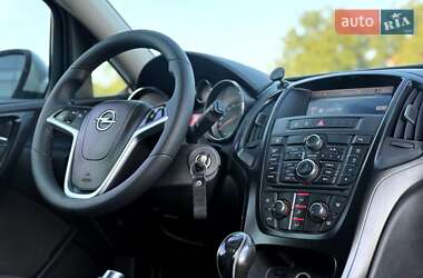 Универсал Opel Astra 2012 в 