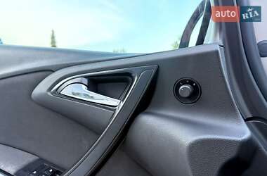 Универсал Opel Astra 2012 в 