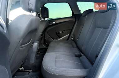 Универсал Opel Astra 2012 в 