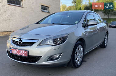 Хэтчбек Opel Astra 2011 в Ровно