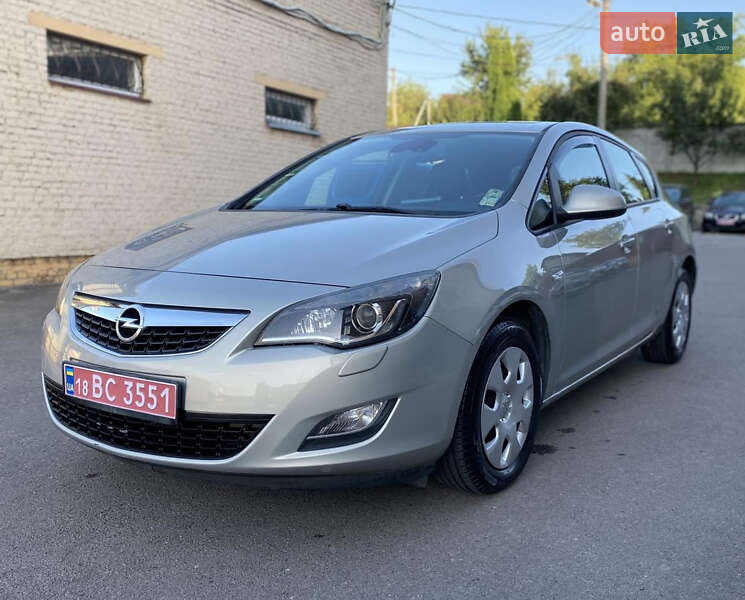Opel Astra 2011