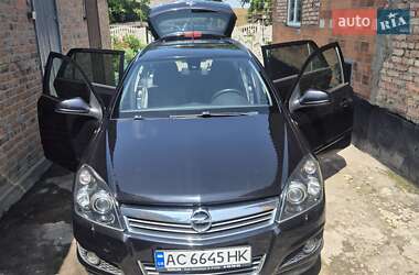 Універсал Opel Astra 2010 в Луцьку