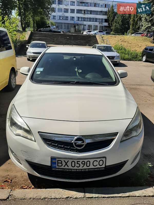 Opel Astra 2011