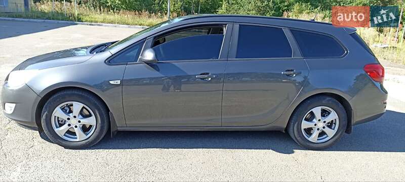 Универсал Opel Astra 2011 в Житомире