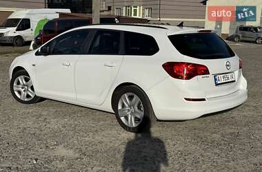 Універсал Opel Astra 2011 в Вишгороді