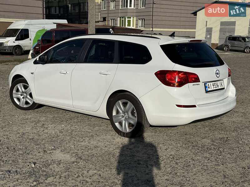 Универсал Opel Astra 2011 в Вышгороде