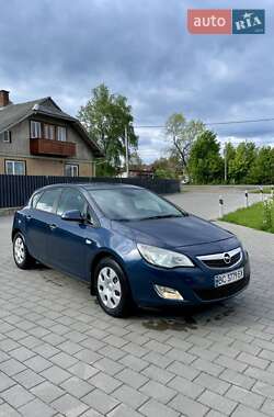 Седан Opel Astra 2010 в Львове