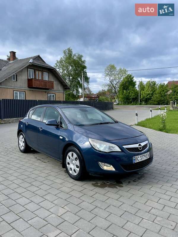 Седан Opel Astra 2010 в Львові фото 2 Седан Opel Astra 2010 в Львові