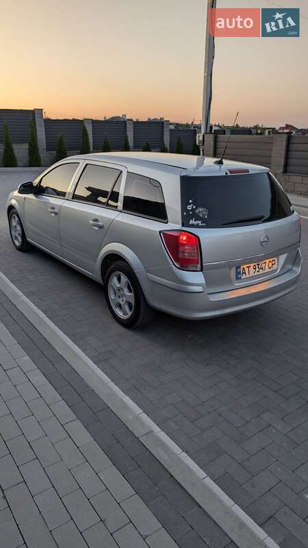 Универсал Opel Astra 2010 в Киеве