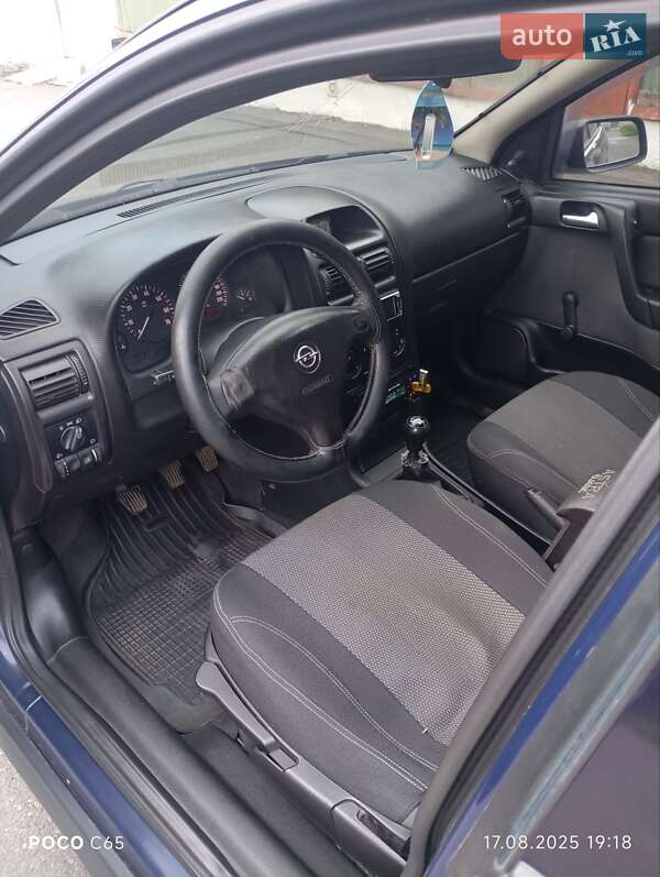 Седан Opel Astra 2006 в Полтаве