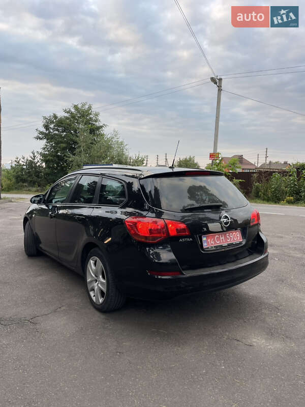 Універсал Opel Astra 2011 в Вінниці