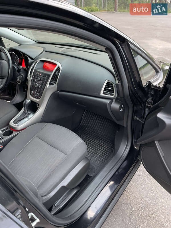 Універсал Opel Astra 2011 в Вінниці