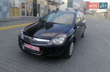 Універсал Opel Astra 2010 в Тернополі