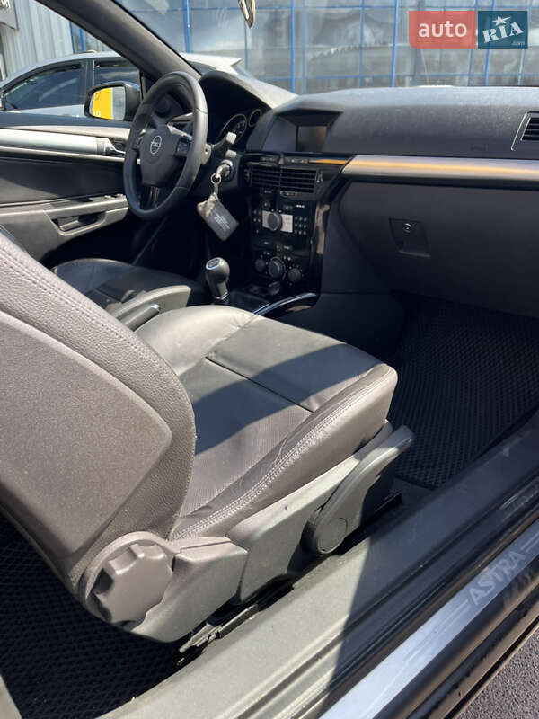 Кабриолет Opel Astra 2007 в Черкассах фото 8 Кабриолет Opel Astra 2007 в Черкассах