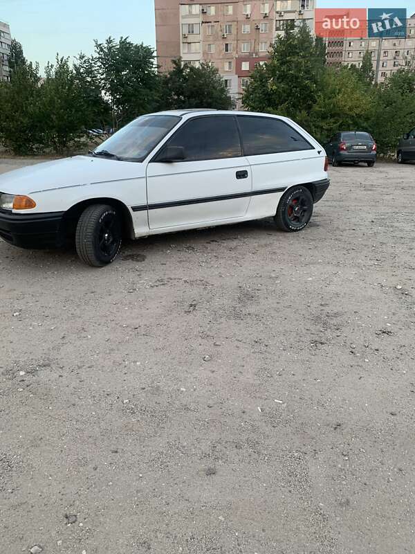 Хэтчбек Opel Astra 1992 в Запорожье